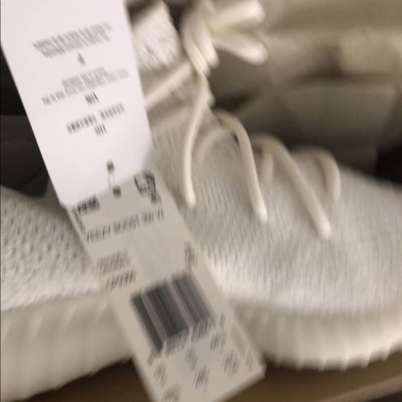 Yeezy triple white 10.5 - Picture 4 of 6